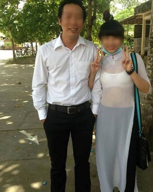 chup len nhung nu sinh lo noi y khi mac ao dai hinh anh 10