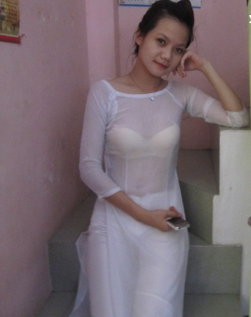 chup len nhung nu sinh lo noi y khi mac ao dai hinh anh